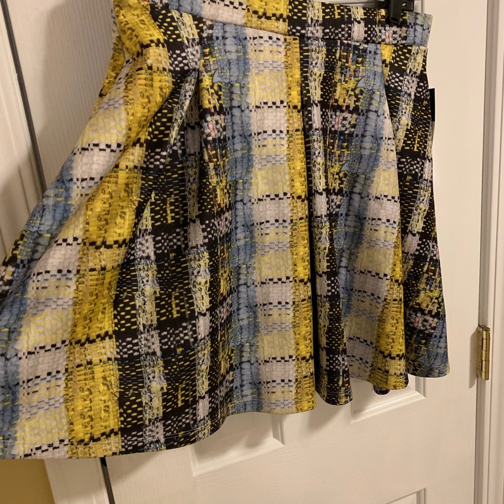 RUNWAY- MINI SKIRT (Matching top in closet) - Picture 2 of 4